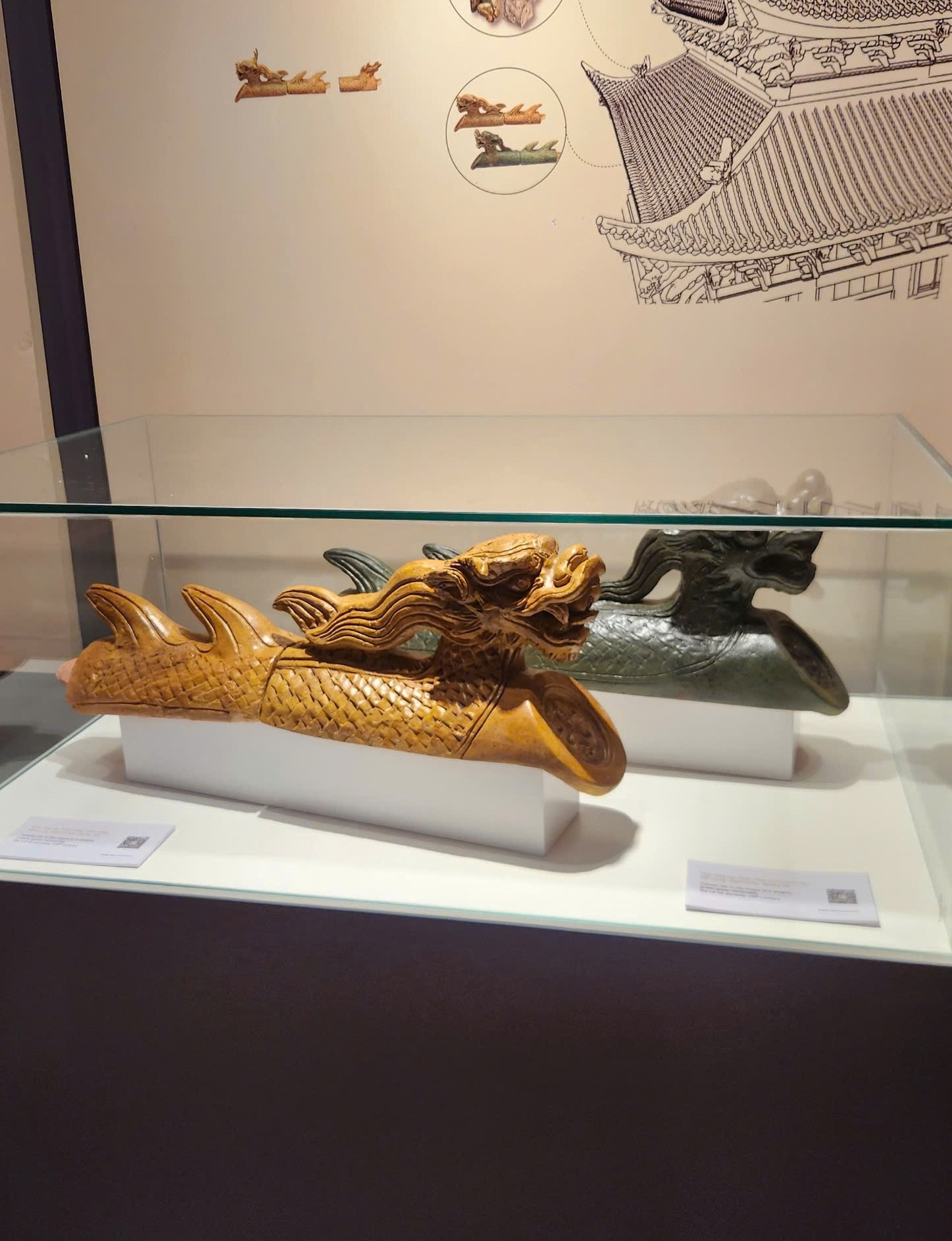 ホーチミン市で展示されているフエ地方のフースアン地方の貴重な骨董品のクローズアップ写真9