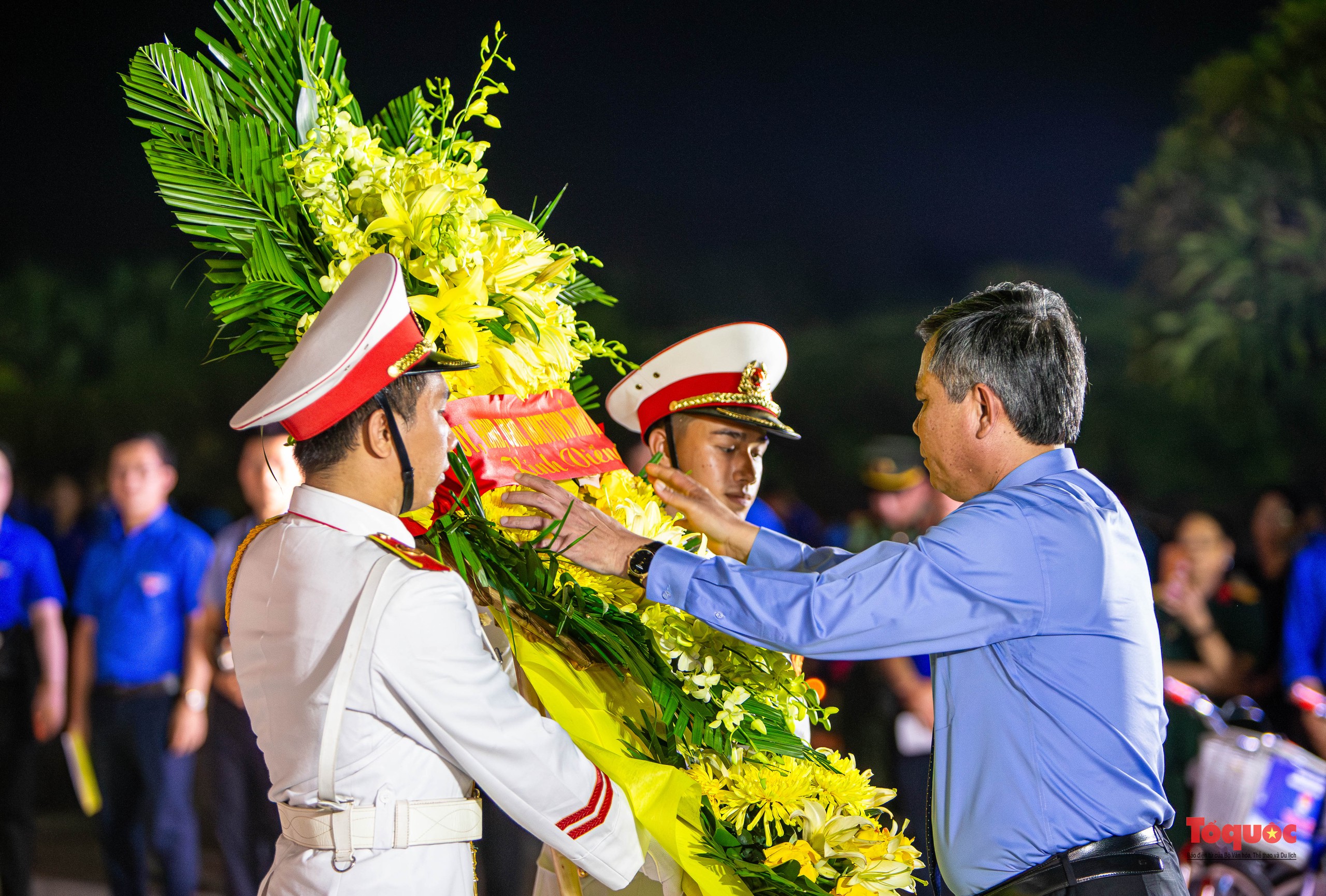 Thắp những ngọn nến tri ân - Ảnh 2.