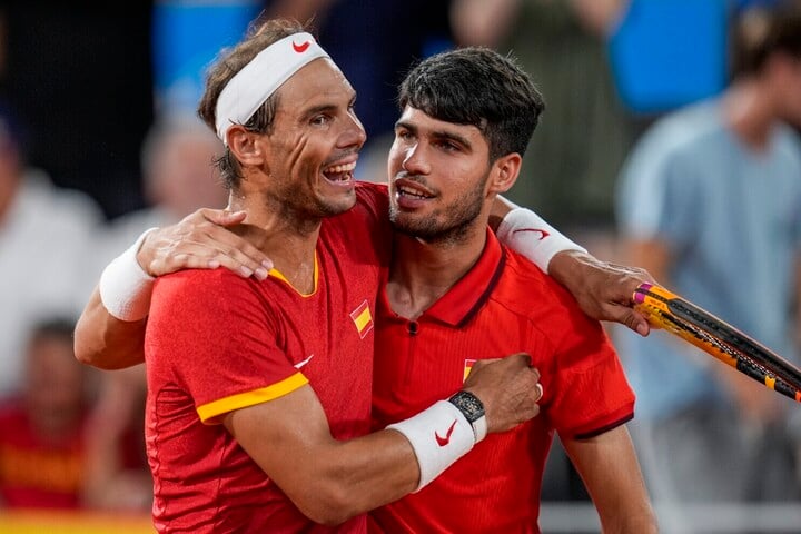 Hè 2024, Nadal chơi trận cuối cùng tại Thế vận hội Olympic. Nadal và Alcaraz nhận thất bại 2-6 và 4-6 trước Austin Krajicek và Rajeev Ram ở tứ kết đôi nam, trắng tay rời giải. Hình ảnh cặp đôi khoác vai nhau khiến nhiều người hâm mộ xúc động, bởi Alcaraz vẫn được ví như truyền nhân của Nadal.