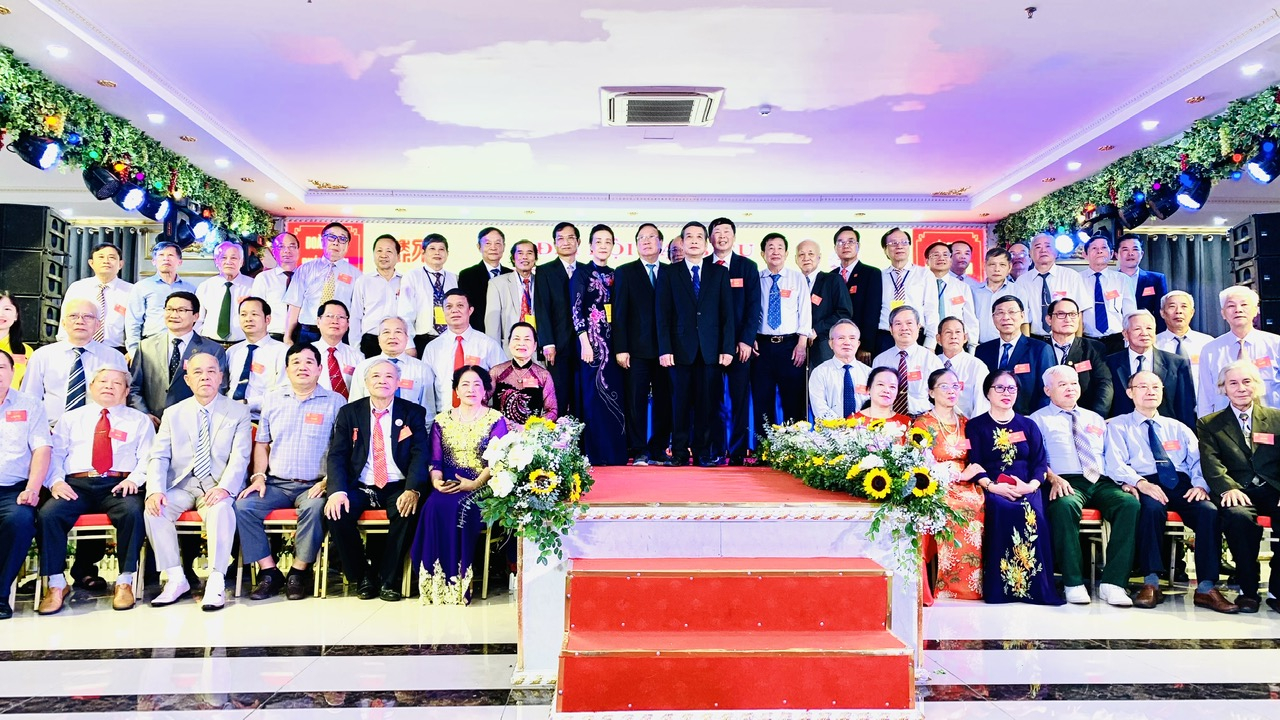 Vietnam watch career education interest picture 1