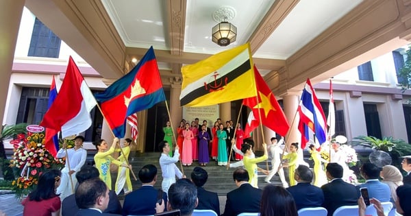 Convergence des « couleurs culturelles de l'ASEAN » à la citadelle impériale de Thang Long