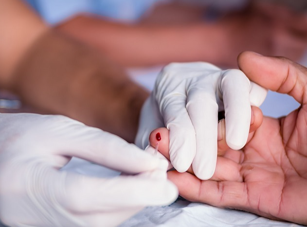 Nhóm Bông hồng đen lấy máu xét nghiệm như thế nào? - Ảnh 3.