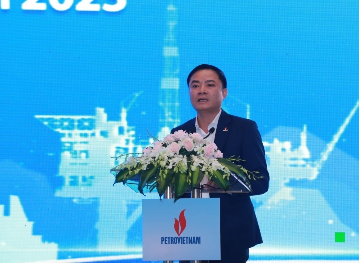 레 응옥 썬 Petro Vietnam 부총괄 이사가 2022년 석유법 개정 내용을 발표했습니다.