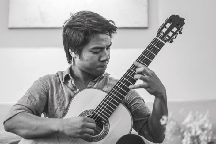 « Faire connaître la guitare vietnamienne au monde, créer une nouvelle fondation musicale pour la guitare »