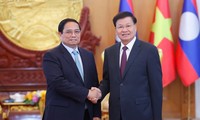 El primer ministro Pham Minh Chinh se reúne con el secretario general y presidente de Laos, Thongloun Sisoulith