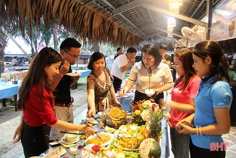 Highlights of the sea tourism festival in Cuong Gian commune