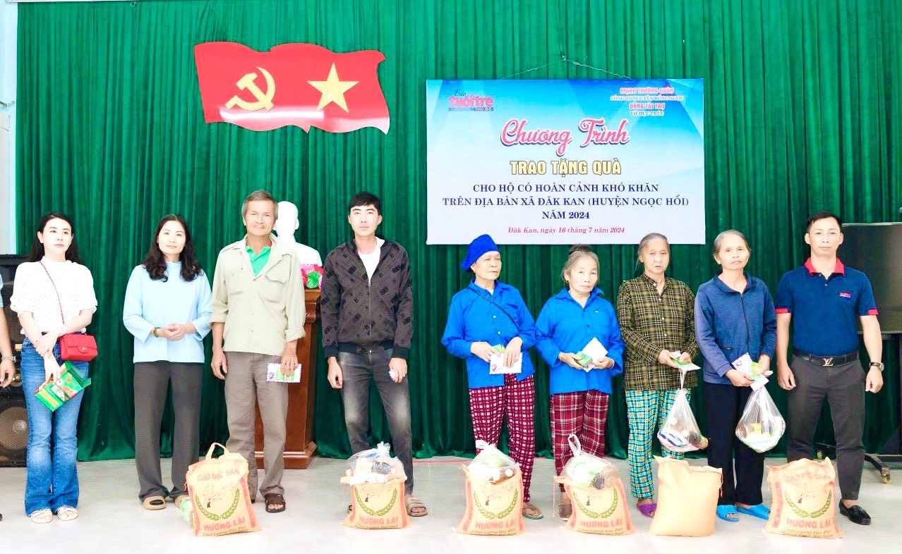 Giving 100 gifts to poor families -0