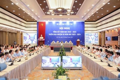 Prime Minister Pham Minh Chinh attends the conference to deploy the new school year 2023-2024