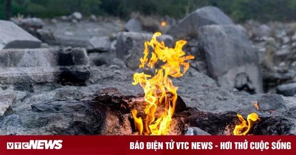 Stones that have been burning continuously for 2,500 years without going out