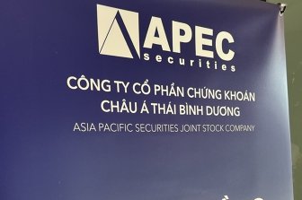 Cổ phiếu họ Apec giảm kịch sàn, dư bán hàng triệu đơn vị