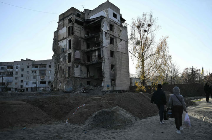 Tòa nhà dân cư bị phá hủy ở Borodyanka, gần Kiev, Ukraine. (Ảnh: AFP)