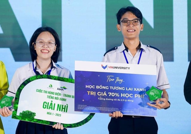 Two Phu Yen students won second prize in the Green Voice contest