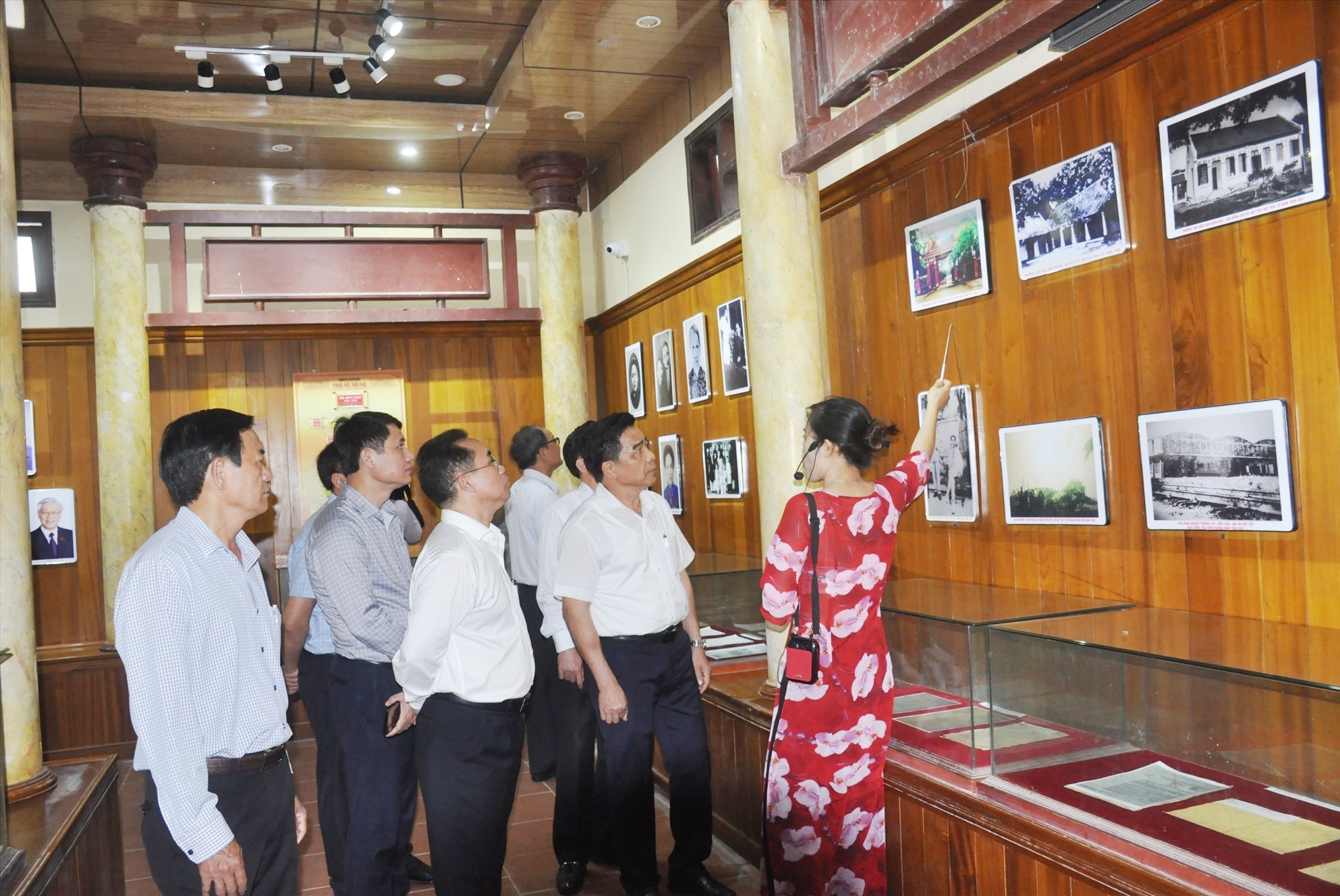 Provincial leaders visited the exhibition area about the life and revolutionary career of comrade Ha Huy Tap at the memorial area. Photo: N.D