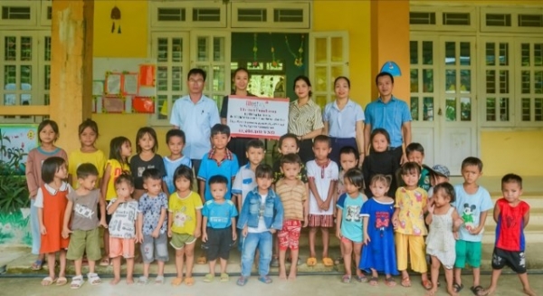 LSF supports drinking water filtration systems and necessities for disadvantaged students in Quang Nam