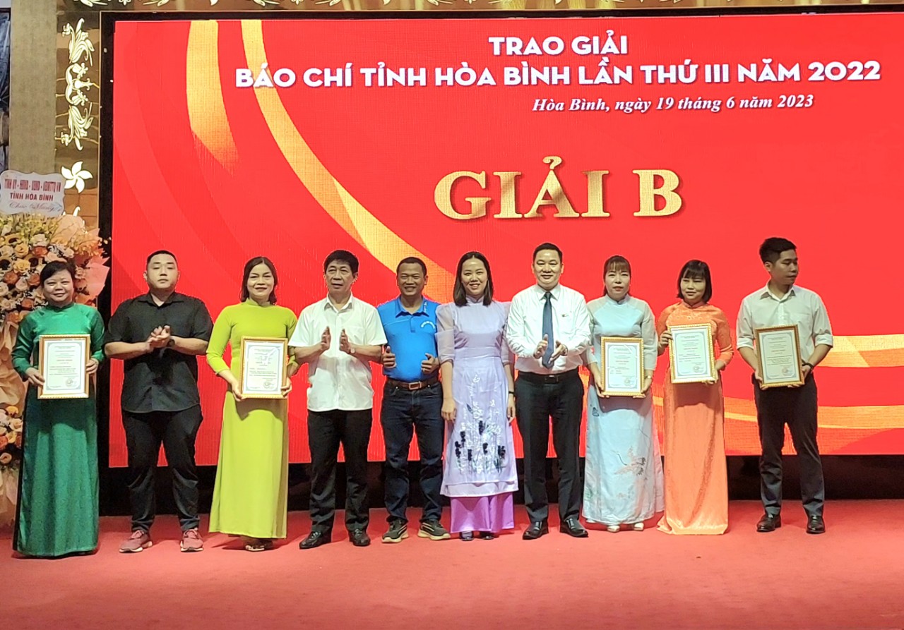 Peace and Order Award 24 Werke gewannen den dritten Preis der Chi Tinh Zeitung, Foto 4