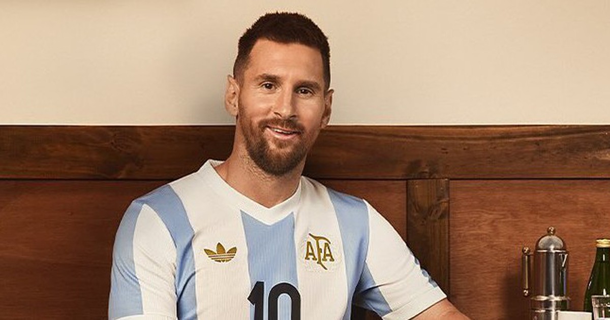 Messi và đội tuyển Argentina giữ vững ngôi đầu, mặc áo đấu đặc biệt trận gặp Peru