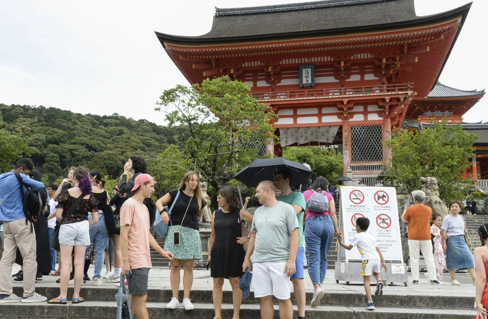 Touristen in Kyoto, Japan. (Foto: Kyodo/VNA)