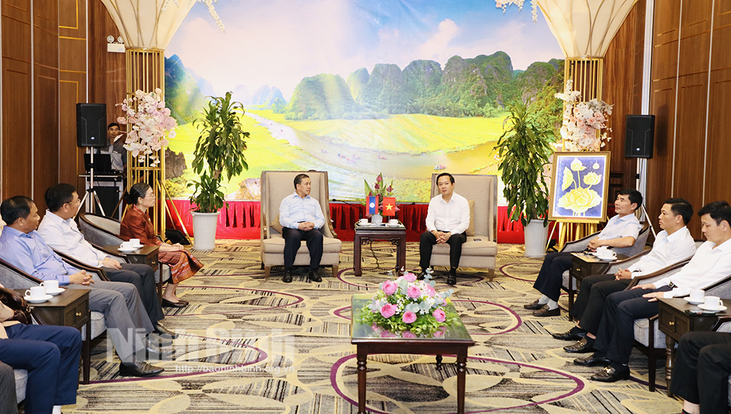 Une délégation de l'ambassade de la RDP lao au Vietnam a visité la province de Ninh Binh