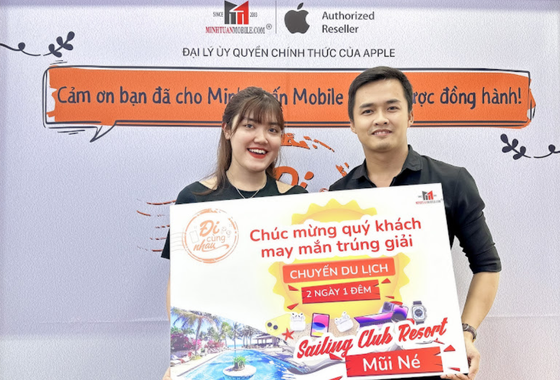 고객은 Minh Tuan Mobile에서 여행을 당첨합니다.