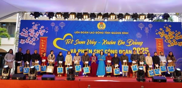 Happy Tet - Spring of gratitude to the Party: Spreading love to union members and workers in Quang Binh