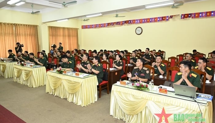 Periódico del Ejército Popular organiza capacitación sobre periodismo para delegación de funcionarios del Periódico del Ejército Popular de Laos