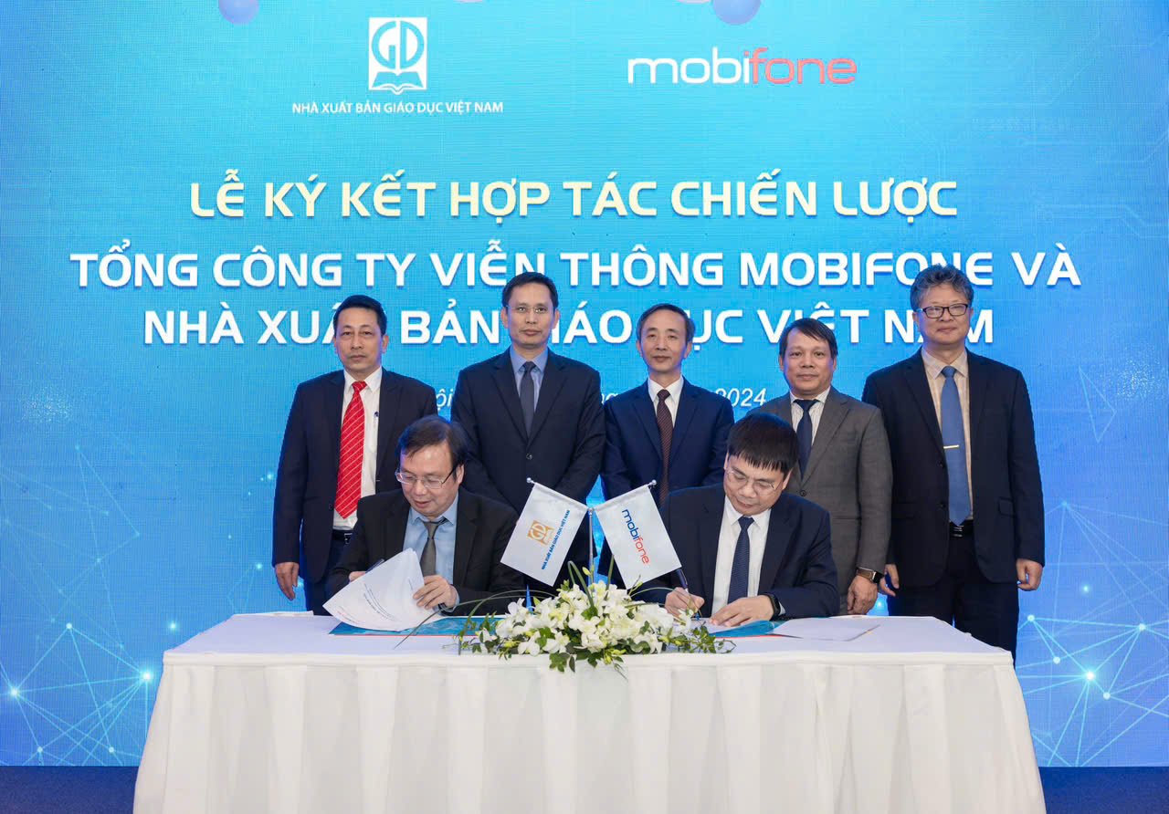 Strategic cooperation between MobiFone and Vietnam Education Publishing House to digitally transform education