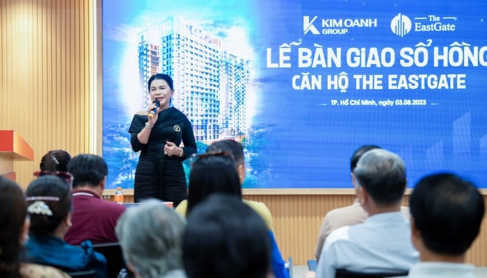 Cư dân The EastGate nhận bàn giao sổ hồng