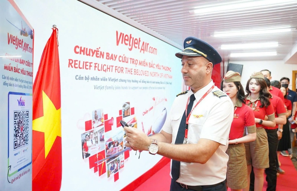 Vietjet chung tay tái thiết cuộc sống người dân sau bão lũ - 2