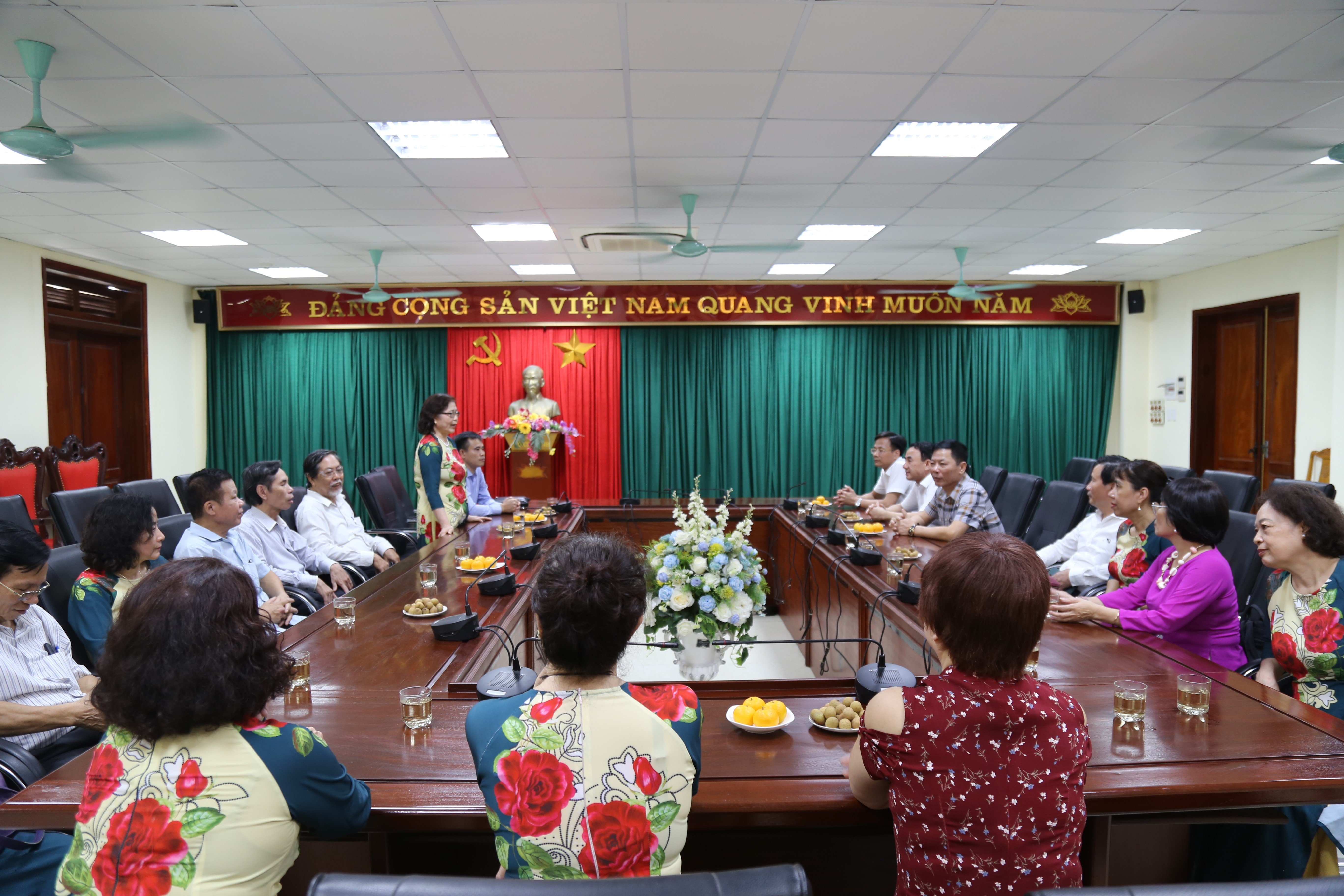 Événement - Le Centre de conseil juridique pour mineurs visite et rencontre les dirigeants du tribunal populaire provincial de Thanh Hoa