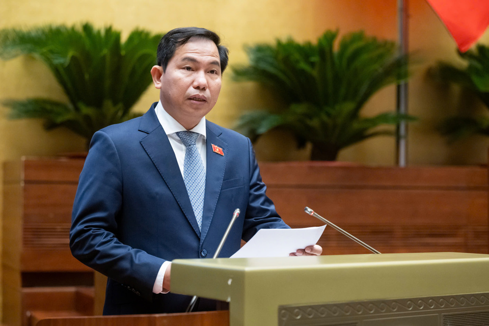 El presidente del Comité de Finanzas y Presupuesto de la Asamblea Nacional, Le Quang Manh, señaló que la gestión del gasto presupuestario debe ser estricta dentro de la estimación presupuestaria y la capacidad de recaudación presupuestaria para garantizar el uso efectivo del capital y evitar pérdidas y desperdicios. Foto: Quochoi.vn