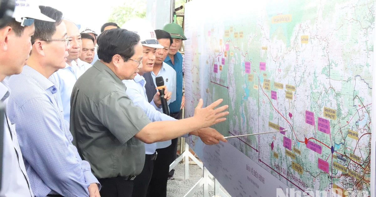 [Photo] Prime Minister Pham Minh Chinh inspects Khanh Hoa-Buon Ma Thuot Expressway Project