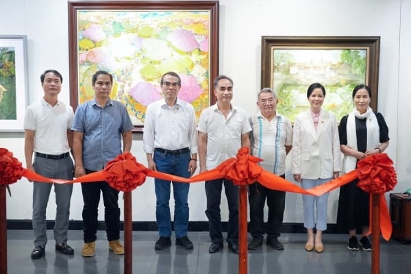 La exposición de arte "La vida a nuestro alrededor 2024" presenta 63 obras que representan la vida cotidiana