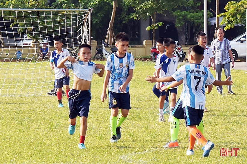 ハティン市青少年サッカー大会が開幕