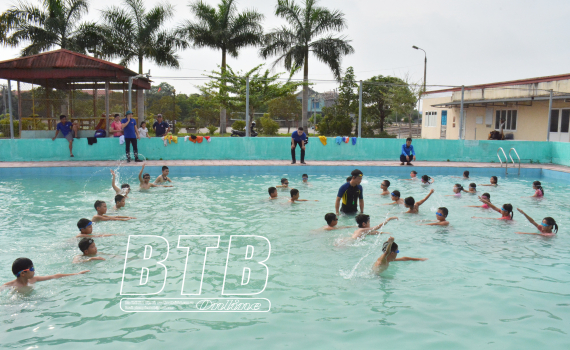 Schwimmunterricht für Kinder