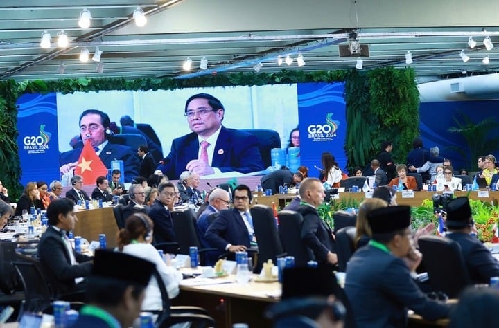 Le Premier ministre Pham Minh Chinh s'exprime lors d'une séance de discussion au sommet du G20 à Rio de Janeiro, au Brésil, le 19 novembre.