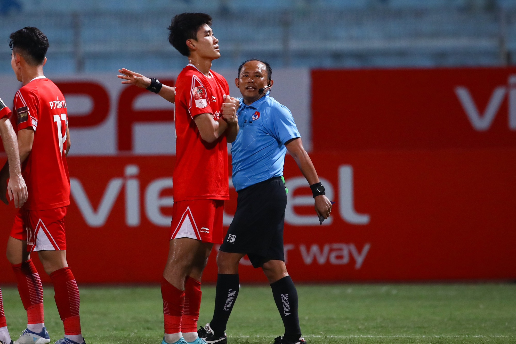 Nham Manh Dung burst into tears after scoring the first goal in V-League 2023