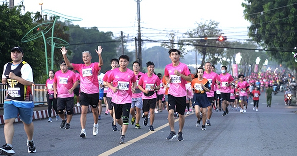 Gần 6.000 người tham dự giải marathon Đất sen hồng Đồng Tháp 2023