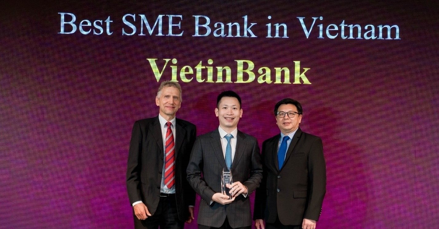 VietinBank lần thứ 4 liên tiếp nhận giải ‘Ngân hàng SME tốt nhất Việt Nam’