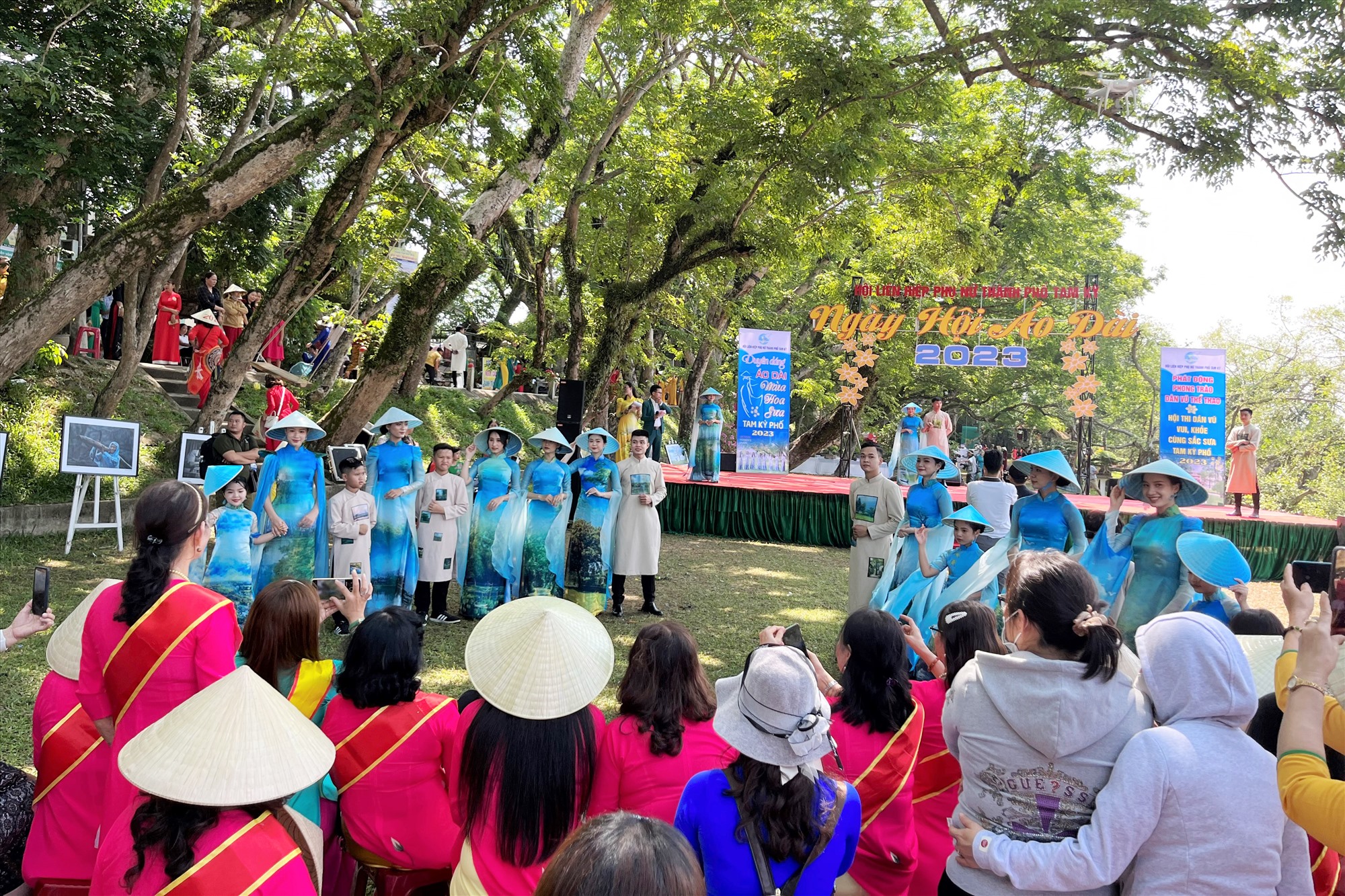 El Festival Ao Dai es uno de los eventos más destacados del festival y contribuye a estimular el turismo y los servicios en Tam Ky. Foto: X.P.