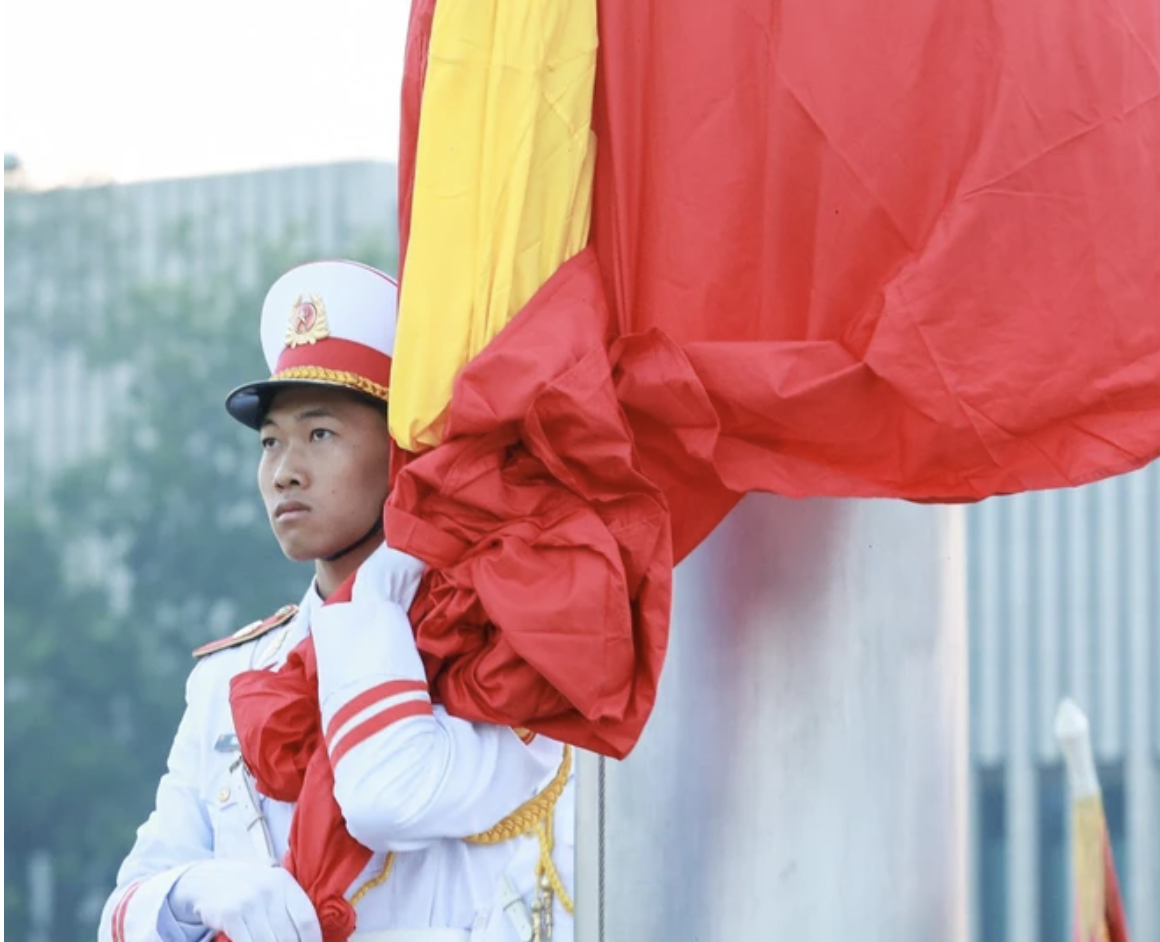 Auf dem Weg zur Nationalflagge in Präsident Ho Chi Minhs Unabhängigkeitserklärung