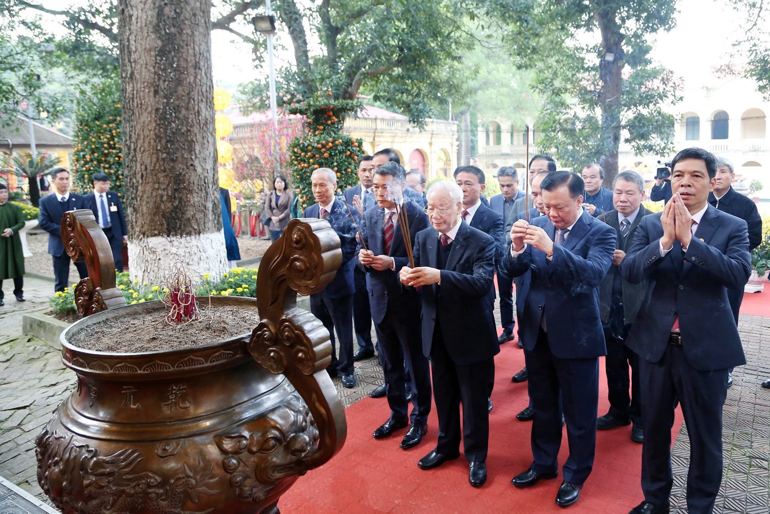 Tổng Bí thư dâng hương tại Hoàng Thành Thăng Long