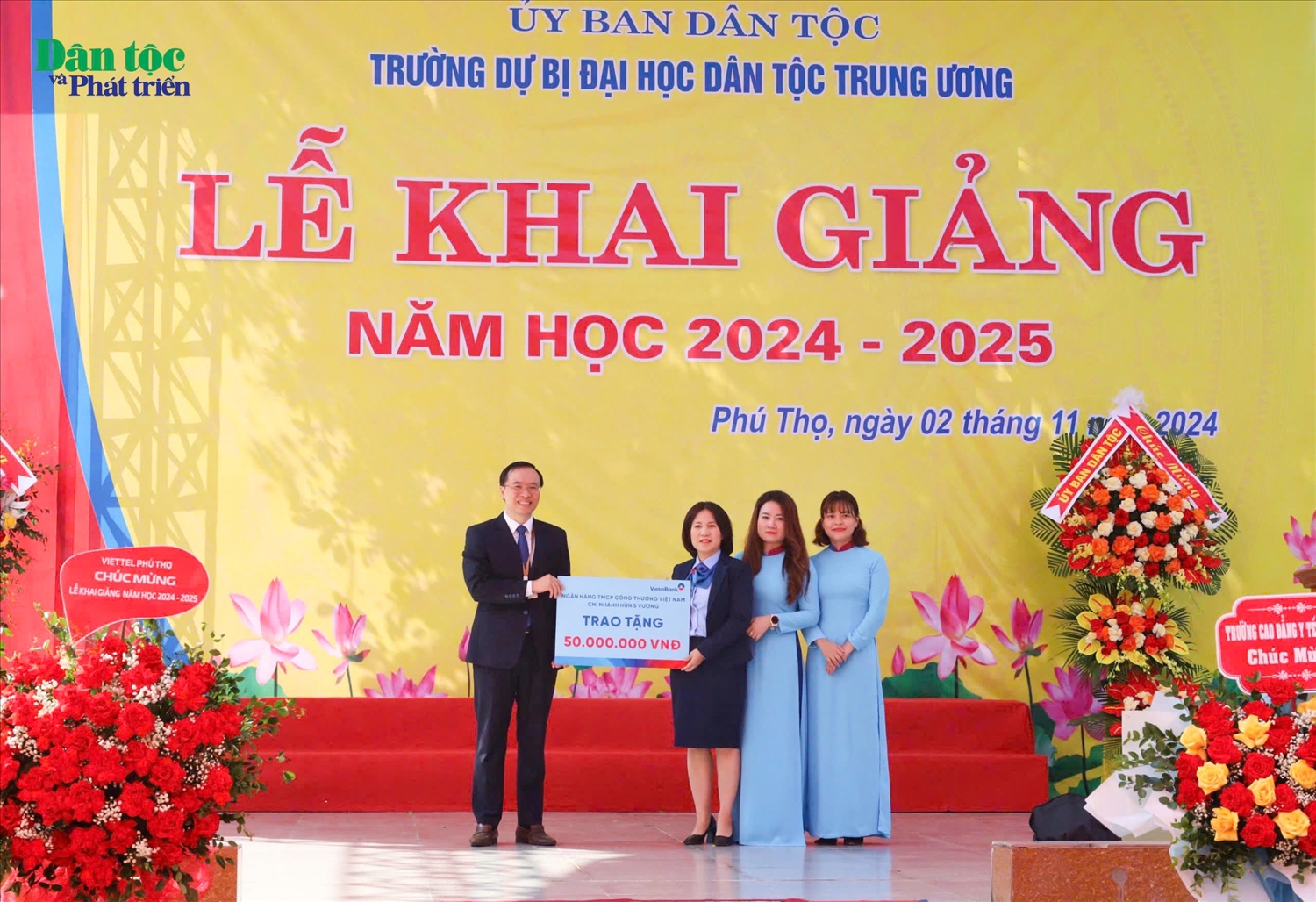 Ngân hàng TMCP Công thương Việt Nam -Chi nhánh Hùng Vương trao hỗ trợ học sinh có hoàn cảnh khó khăn vươn lên trong học tập
