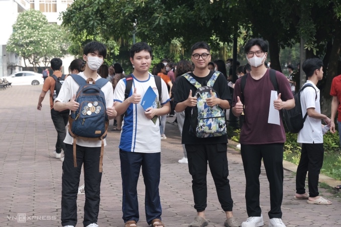 Los candidatos tomarán la prueba de evaluación de pensamiento en la Universidad de Ciencia y Tecnología de Hanoi en la mañana del 10 de junio. Foto: Duong Tam