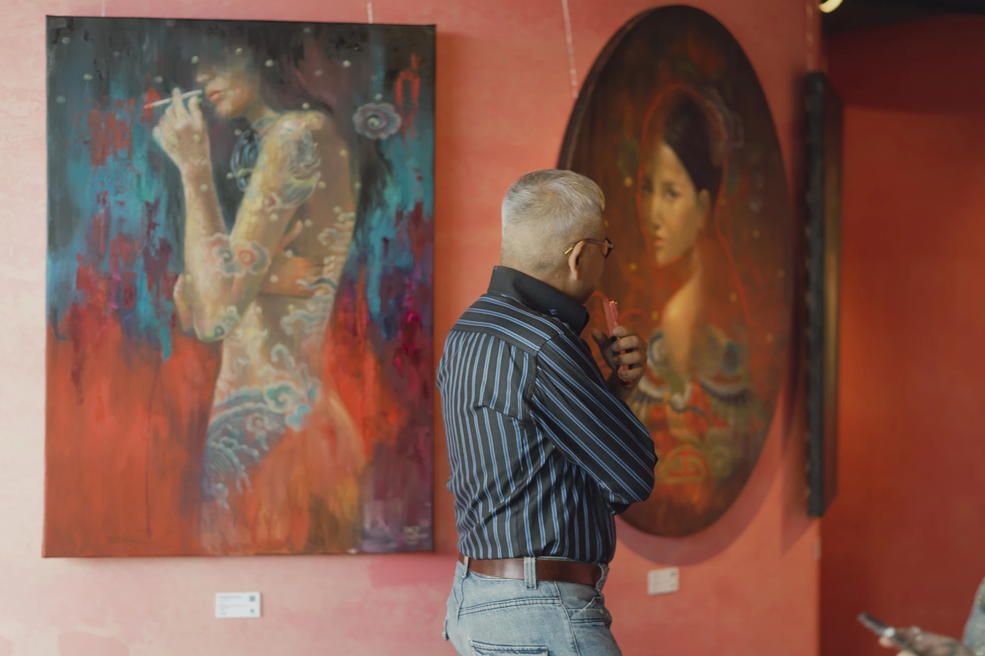 Bất ngờ với những 'vẻ đẹp không tuổi' ở triển lãm 'The Nude 2' đa sắc màu - Ảnh 1.