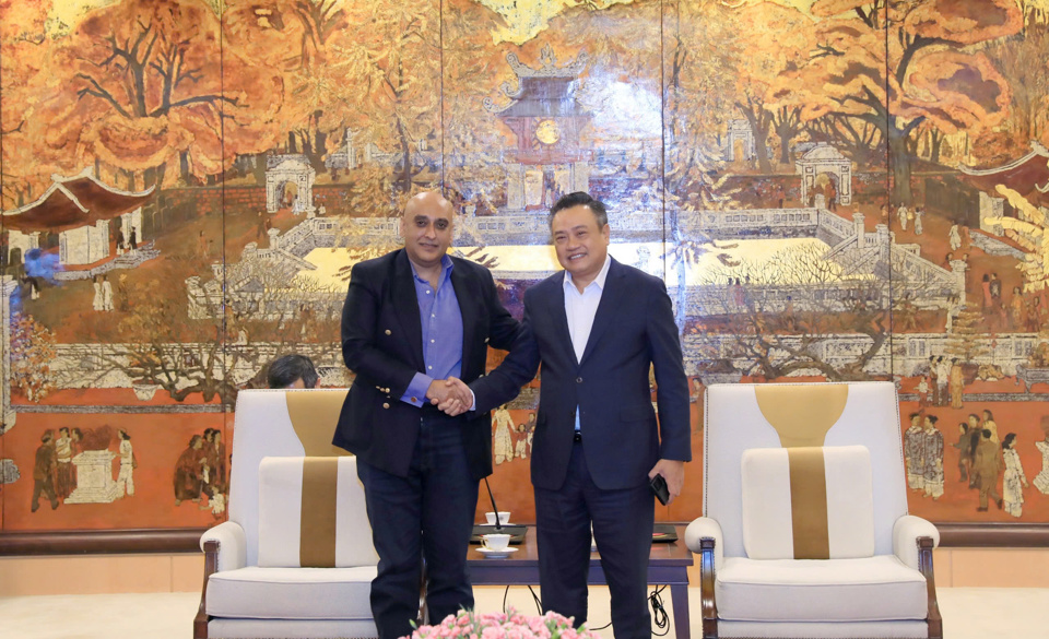 El Presidente del Comité Popular de Hanoi recibió al Sr. Ali Ijaz Ahmad, Fundador y Director General de Makara Capital Investment Fund (Singapur). 