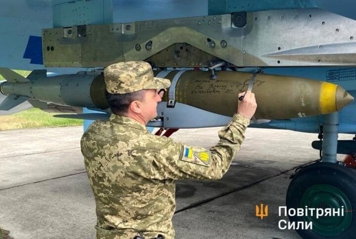 ウクライナのJDAM-ER精密滑空爆弾。