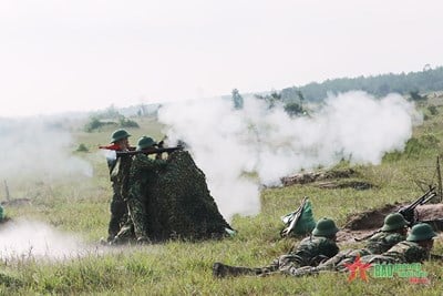 Sư đoàn 7 diễn tập thực binh, bắn đạn thật đạt kết quả tốt