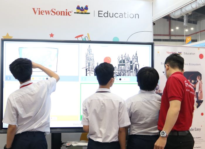 Students and young people of Binh Duong participate in the event space. Photo: Duong Binh