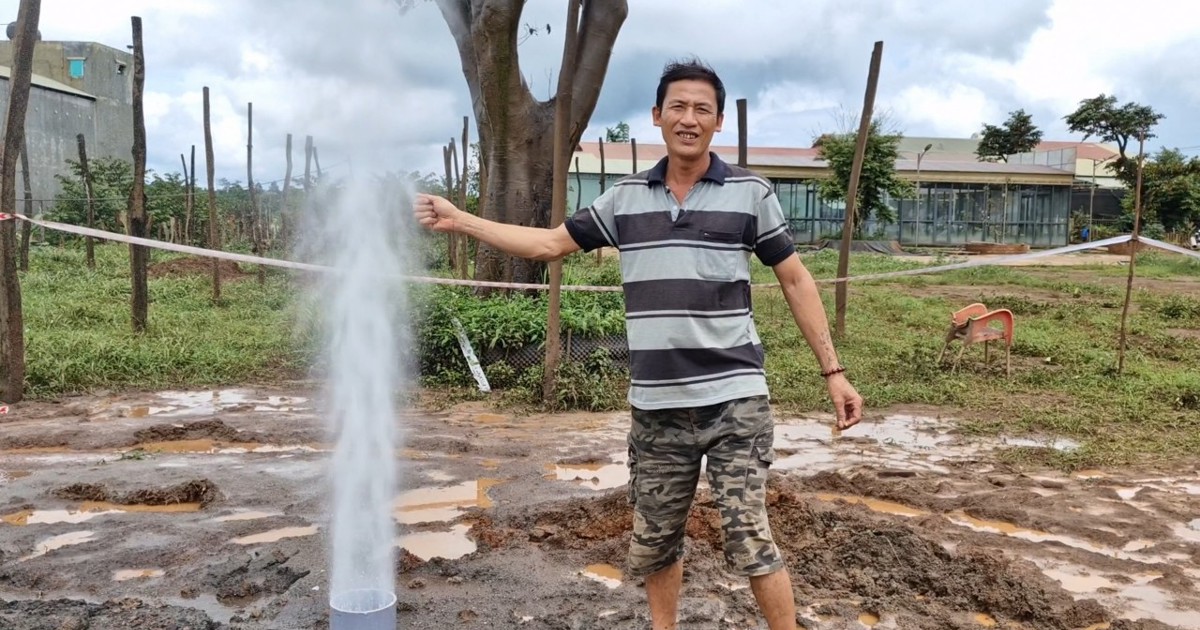 The well blew air with water, sand and gravel up to tens of meters high.