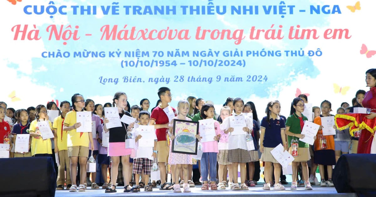 Đấu giá tranh vẽ “Hà Nội–Mátxcơva trong trái tim em” ủng hộ nạn nhân bão Yagi